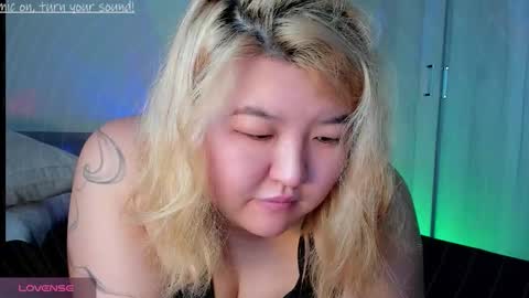 Snapshot of niatonoori chatting on 10/08/25, 11:02 Kim online show from 10/08/25, 11:02