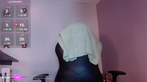 Snapshot of niawk_ chatting on 03/10/25, 12:15 Niawk online show from 03/10/25, 12:15