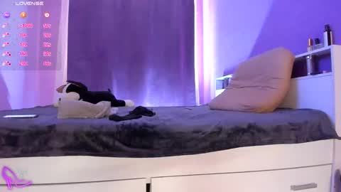 Snapshot of nicablueeyes chatting on 11/21/25, 09:30 Nica online show from 11/21/25, 09:30