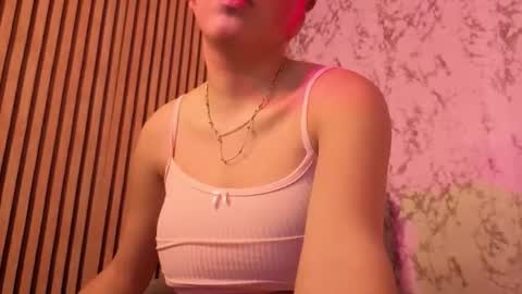 Snapshot of nicecherry_ chatting on 11/22/25, 04:11 Michell online show from 11/22/25, 04:11