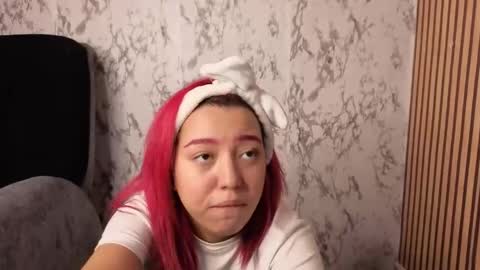 Snapshot of nicecherry_ chatting on 11/30/25, 04:49 Michell online show from 11/30/25, 04:49