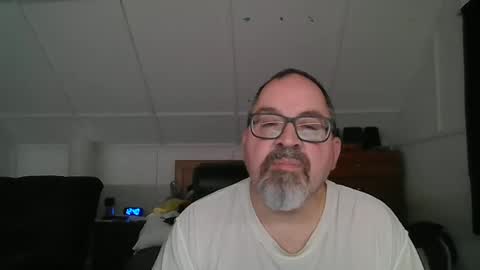 Snapshot of niceguy7208 chatting on 11/24/25, 05:40 niceguy7208 online show from 11/24/25, 05:40