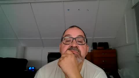Snapshot of niceguy7208 chatting on 08/08/26, 04:14 niceguy7208 online show from 08/08/26, 04:14