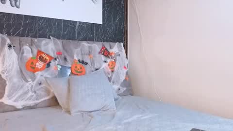 Nicolle  online show from 10/26/25, 12:00