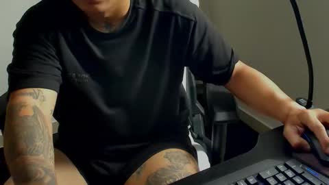 Snapshot of nicepussyandcock chatting on 10/24/25, 05:42 Camila And Steeven online show from 10/24/25, 05:42