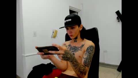 Snapshot of nick_straightboy chatting on 04/20/26, 09:38 Nick online show from 04/20/26, 09:38