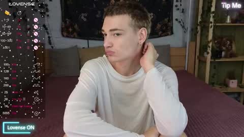 Snapshot of nick_win chatting on 10/11/25, 02:48 Nick online show from 10/11/25, 02:48