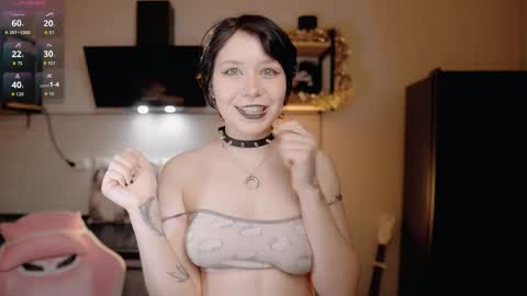 nickari_x online show from 04/18/26, 05:44