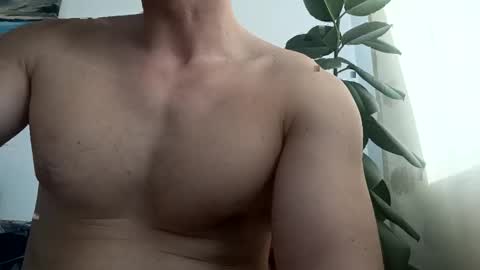 Snapshot of nickcarlosxx chatting on 01/03/25, 09:47 Nick online show from 01/03/25, 09:47