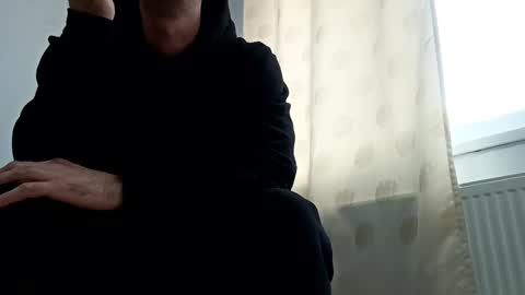 Snapshot of nickcarlosxx chatting on 02/08/25, 11:33 Nick online show from 02/08/25, 11:33