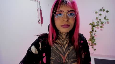 Snapshot of nicki_1 chatting on 01/17/25, 09:06   Help me reach 100 thumbs up online show from 01/17/25, 09:06