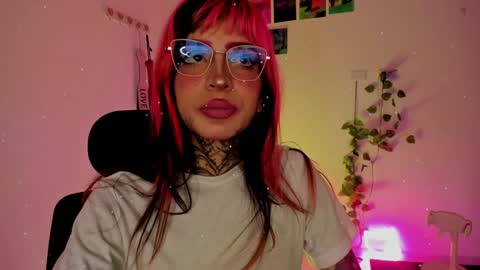 Snapshot of nicki_1 chatting on 01/22/25, 08:18   Help me reach 100 thumbs up online show from 01/22/25, 08:18