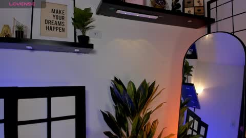 Snapshot of nickie_reed_ chatting on 04/23/26, 10:12 nickie_reed_ online show from 04/23/26, 10:12
