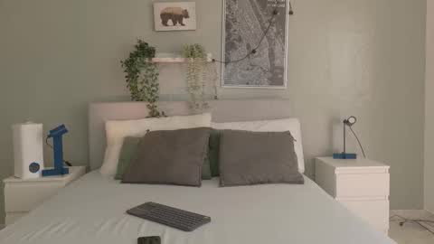 NICKI FOX  online show from 12/01/25, 07:30