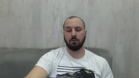 Julian online show from 11/19/25, 09:37