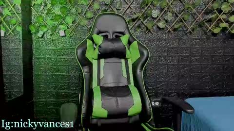 nicky online show from 10/13/25, 08:09