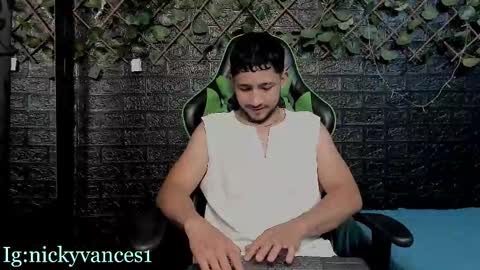 nicky online show from 10/26/25, 09:10