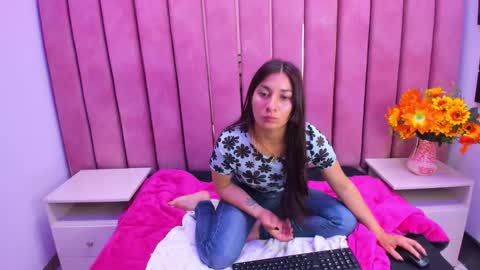 Nicky Miler online show from 11/08/25, 01:33