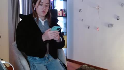 Snapshot of nickywindsor chatting on 01/24/25, 07:28 Nicky online show from 01/24/25, 07:28