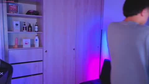 Nicolas online show from 10/25/25, 08:03