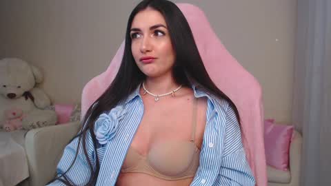 Nicole Online at about after 1000  6  UK time or 900  - 500  UK time it approximate time interval online show from 02/08/25, 11:55