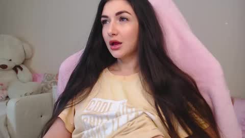 Nicole Online at about after 1000  6  UK time or 900  - 500  UK time it approximate time interval online show from 02/18/25, 02:59