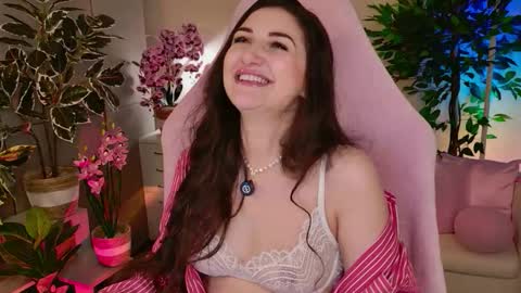 Nicole Online at about after 1000  6  UK time or 900  - 500  UK time it approximate time interval online show from 10/28/25, 03:54