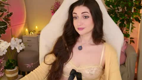 Nicole Online at about after 1000  6  UK time or 900  - 500  UK time it approximate time interval online show from 06/07/26, 03:32