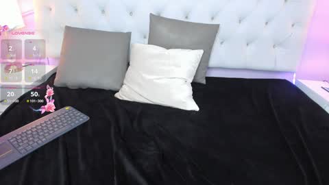 Nicol  online show from 02/08/25, 07:37