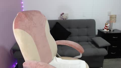 nicole Storm online show from 12/04/25, 10:51