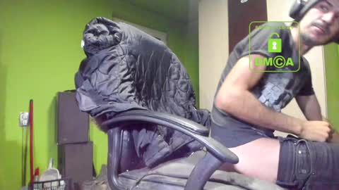 Snapshot of nicolasguy chatting on 12/05/24, 05:59 L. Nicolas online show from 12/05/24, 05:59
