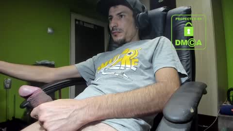Snapshot of nicolasguy chatting on 01/26/25, 04:09 L. Nicolas online show from 01/26/25, 04:09