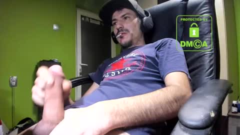 Snapshot of nicolasguy chatting on 02/13/25, 04:43 L. Nicolas online show from 02/13/25, 04:43
