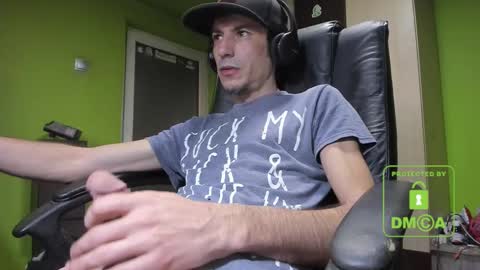 Snapshot of nicolasguy chatting on 02/25/25, 05:19 L. Nicolas online show from 02/25/25, 05:19