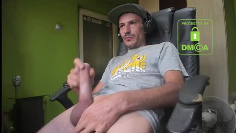 Snapshot of nicolasguy chatting on 09/10/25, 08:25 L. Nicolas online show from 09/10/25, 08:25