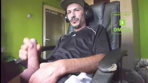 Snapshot of nicolasguy chatting on 09/20/25, 05:19 L. Nicolas online show from 09/20/25, 05:19