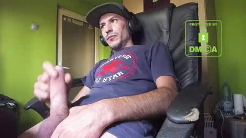 Snapshot of nicolasguy chatting on 10/01/25, 05:35 L. Nicolas online show from 10/01/25, 05:35