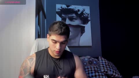 Snapshot of nicolasmuscle chatting on 06/17/26, 04:19 Andres online show from 06/17/26, 04:19
