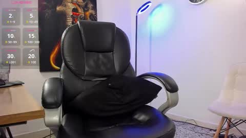 Nicolas Fellener online show from 10/28/25, 06:17