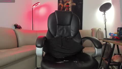 Nicolas Fellener online show from 12/21/25, 04:19