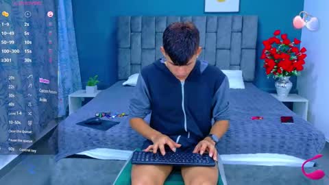 nicolastorres__ online show from 10/22/25, 07:19