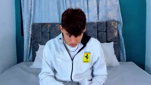 nicolastorres__ online show from 12/18/25, 07:14