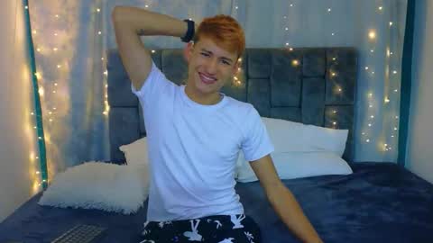 nicolastorres__ online show from 04/19/26, 03:28