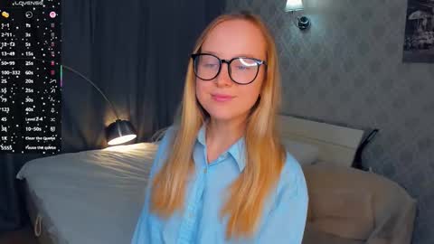 Nicoletta online show from 10/19/25, 05:13
