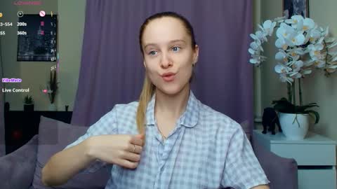 Nicoletta online show from 04/05/26, 07:22