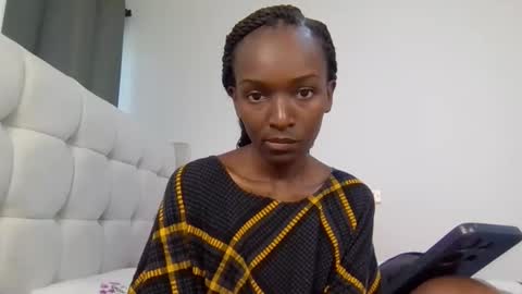 nicole161117 online show from 11/20/25, 12:27