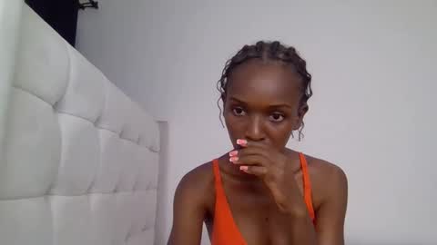 nicole161117 online show from 02/18/26, 06:37