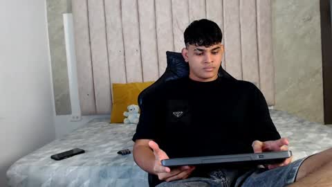 Snapshot of nicole_and_thiago chatting on 01/27/25, 12:33 nicole_and_thiago online show from 01/27/25, 12:33