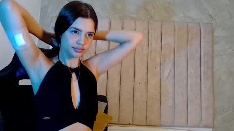 Snapshot of nicole_and_thiago chatting on 02/14/25, 01:45 nicole_and_thiago online show from 02/14/25, 01:45
