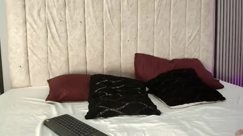 Snapshot of nicole_and_thiago chatting on 09/21/25, 08:21 nicole_and_thiago online show from 09/21/25, 08:21